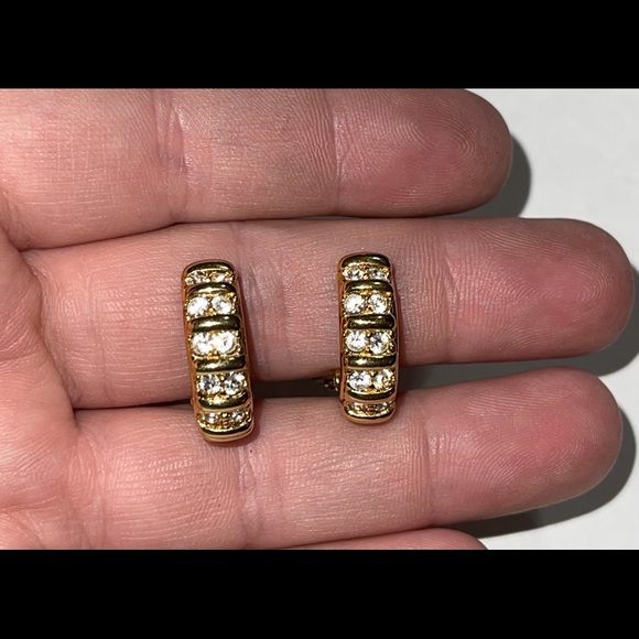 Signed Swarovski Crystal gold tone clip earrings - Picture 1 of 2